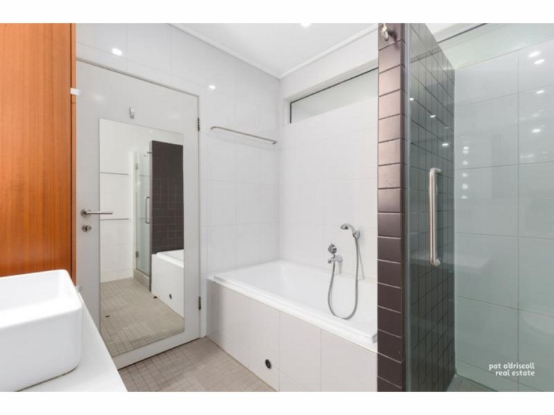 77 Brecknell Street, The Range QLD 4700